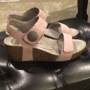 New ABEO sandal dusty mauve. Famous neutral foot bed. Bio mechanical footwear